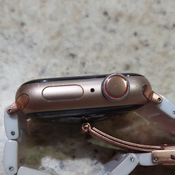 Smartwatch with White Band - Picture 6 of 9